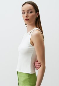 Jimmy Key SLIM FIT CREW NECK SLEEVELESS - Top - white-100