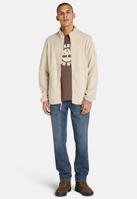 Timberland HOLIDAY FRONT GRAPHIC SHORT SLEEVE - Camiseta estampada - dark brown