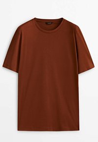 T-shirt marron uni à manches courtes avec col rond et coupe régulière, présenté sur fond blanc.