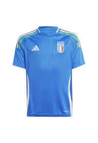 Mėlyna sportinė marškinė su trumpomis rankovėmis, su baltais ir žaliais akcentais, apvaliu kaklu ir "Italia" logotipu su keturiomis žvaigždėmis.
