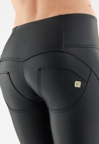 Freddy PUSH UP WR.UP® VITA ALTA BOTTONI - Leggings - black