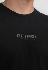 Petrol Industries - Bluzka z długim rękawem