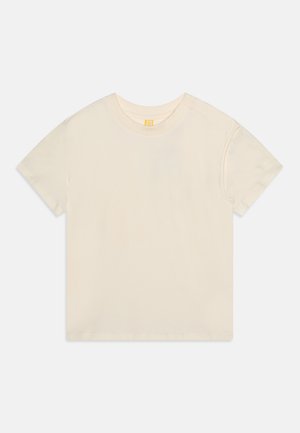 T-shirt à manches courtes en coton crème clair, avec un col rond et de légers détails de couture sur les épaules. Texture lisse.