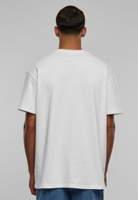 Upscale by Mister Tee BONSAI HEAVY  - T-shirts med print - white