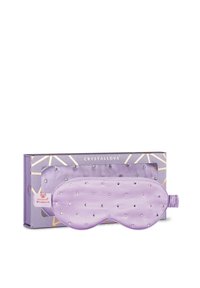 Mascherina per il sonno in seta lavanda con accenti di perle argentate, forma arrotondata, fascetta elastica, confezionata in una scatola con motivo geometrico.