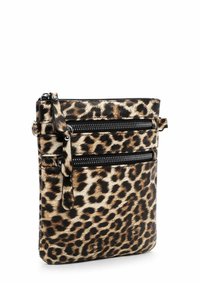 Leopardenmuster-Clutch mit drei Reißverschlussfächern, aus glattem synthetischem Material, mit schwarzen Akzenten und einem abnehmbaren Träger.