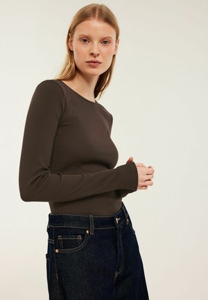 - Bluzka z długim rękawem