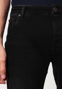 G-STAR Džíny Slim Fit - black denim