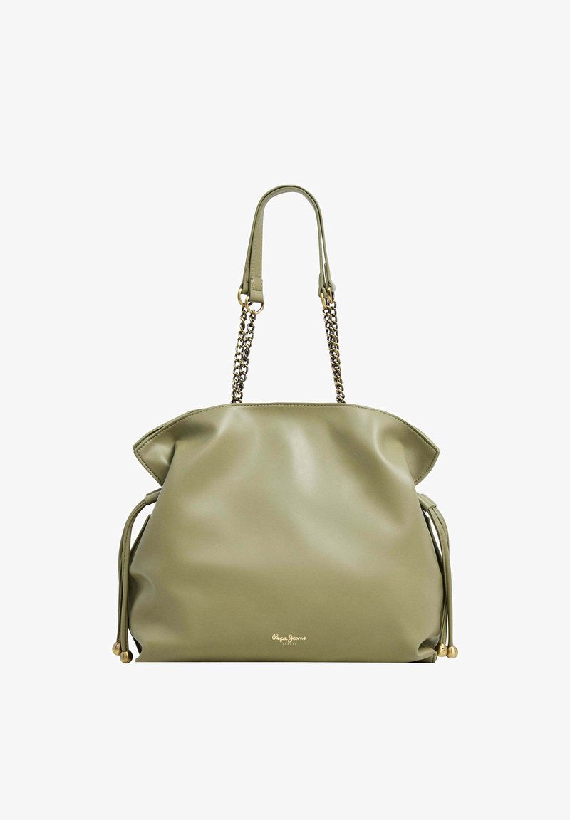 Bolso de mano de imitación cuero en verde olivo con un diseño holgado, asas de cadena y tira, detalles laterales con cordón y un logo sutil en la base.