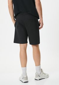 Koton SEAM DETAIL DRAWSTRING POCKET BERMUDA - Pantalones deportivos - black
