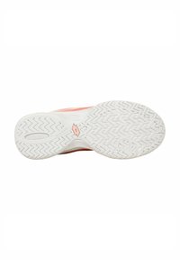 Suela de zapato con un material de goma blanca, que presenta un patrón de espiga y un acento rojo. Punta plana y redondeada con un acabado texturizado.