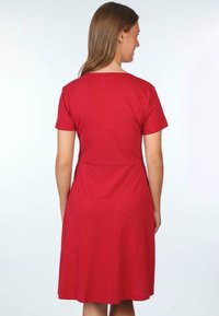 Rotes Kurzarmkleid aus leichtem Material; hat ein tailliertes Oberteil und einen ausgestellten Rock, mit einem runden Ausschnitt und einem knielangen Design.