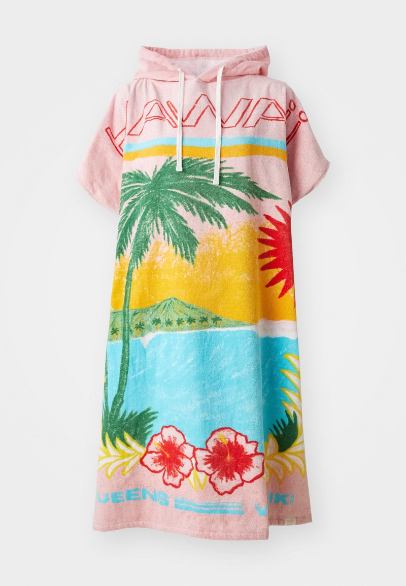 Cubierta de playa con capucha en rosa, que presenta palmeras, un océano azul y acentos florales en rojo y amarillo. Fabricada con suave material de toalla.
