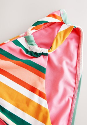 Haut de maillot de bain multicolore avec des rayures horizontales rose, orange, vert et blanc, doté d'un col froncé et d'une texture lisse.