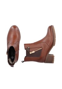 Bottes basses en cuir marron avec fermetures éclair latérales, panneaux élastiques, talons carrés et semelles en caoutchouc texturé, vues de dessus et de profil.