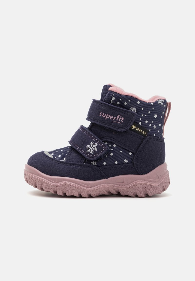 Bottes d'hiver pour enfants bleu marine avec semelle rose, motifs flocons de neige, deux bandes velcro et étiquette Gore-Tex.