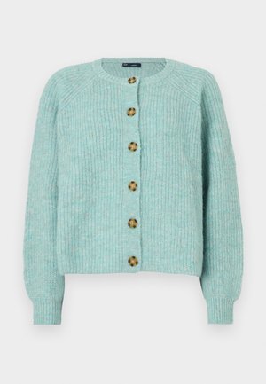 Cardigan azzurro chiaro in maglia morbida con scollo tondo, maniche lunghe, polsini a coste e sei bottoni marrone marmorizzati sul davanti.