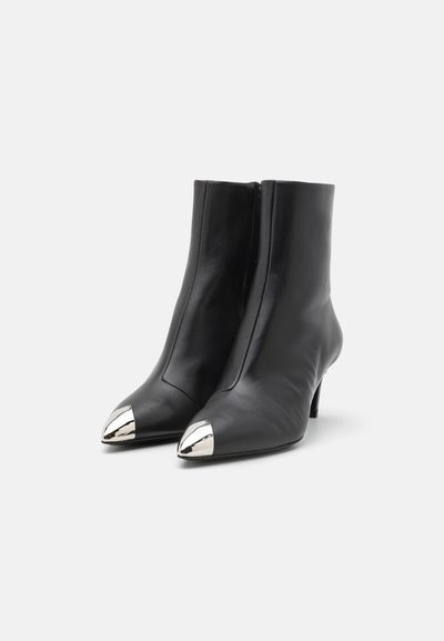 Iro JOLIMET - Klasiski puszābaki - glossy black