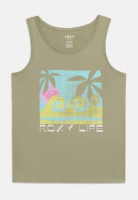 Bezrękawnik w oliwkowej zieleni z kolorowym plażowym wzorem przedstawiającym palmy, fale, różowe serce oraz napis „ROXY LIFE”.