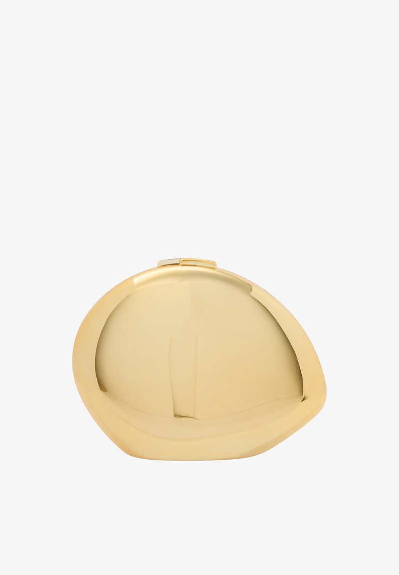 Arany színű fém clutch, lekerekített formával, sima felülettel és felső záródással. Fényes felület, látható hardver részletek nélkül.