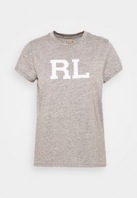 Grå bomullströja med korta ärmar som har en stor vit "RL"-logotyp på framsidan. Slät struktur, standard design med rund hals.