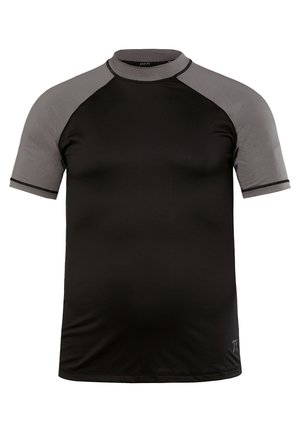 Černé tričko s krátkým rukávem a šedými raglánovými rukávy, kulatý výstřih a kontrastní švy. Hladká textura, vhodné pro aktivní nošení.