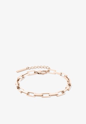 Gouden armband met in elkaar grijpende rechthoekige schakels, voorzien van een karabijnhaak en een verstelbare ketting met een klein label. Gladde, gepolijste afwerking.