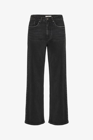 Fekete farmernadrág, magas derékkal, egyenes szárakkal és kontrasztos varrással. Öt zsebbel és gombos elülső zárral rendelkezik.