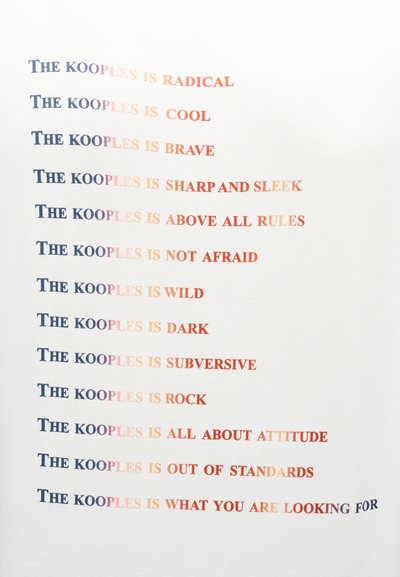 Η φράση "The KOOPLES is" επαναλαμβάνεται με διαφορετικές περιγραφές όπως ριζοσπαστικό, κουλ, θαρραλέο, κοφτερό, άγριο, σκοτεινό, υπονομευτικό, ροκ, με όλη τη στάση και εκτός προτύπων.