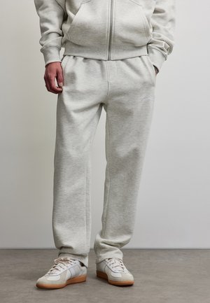 Pegador LOGO WIDE - Trainingsbroek - cloud grey/white
