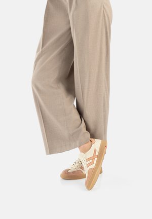 AKARI - Trainers - brown