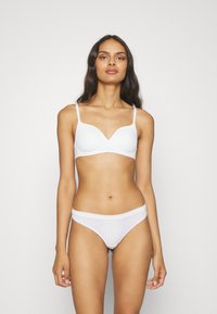 Marks & Spencer - FLEXIFIT THONG 3 PACK - Thong - beige/white/dark blue Thumbnail Image 1