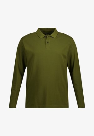 Koszula polo z długim rękawem w kolorze oliwkowym, wykonana z miękkiej bawełny. Posiada klasyczny kołnierzyk, zapięcie na trzy guziki oraz subtelny detal marki na dolnym brzegu.