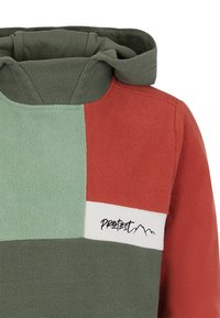 Fleece hættejakke i grøn, rød og mintfarve. Har et tofarvet design med en hvid stripe og sort logo detaljering. Blød tekstur.