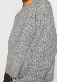 Even&Odd Sweter