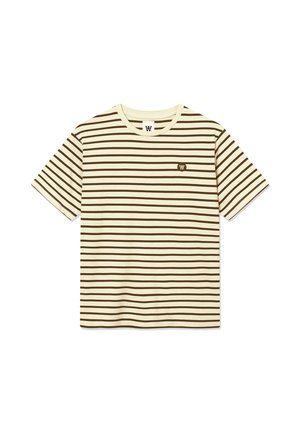 Kortærmet cremefarvet t-shirt med smalle mørkebrunne horisontale striber og et lille mørkebrunt logo på venstre brystområde.