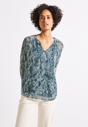 Blusa a maniche lunghe in blu chiaro e crema con motivo a serpente, dalla vestibilità morbida, scollo a V e dettagli con cordoncino lungo il colletto.