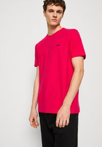 BOSS TEE - Jednoduché tričko - open pink