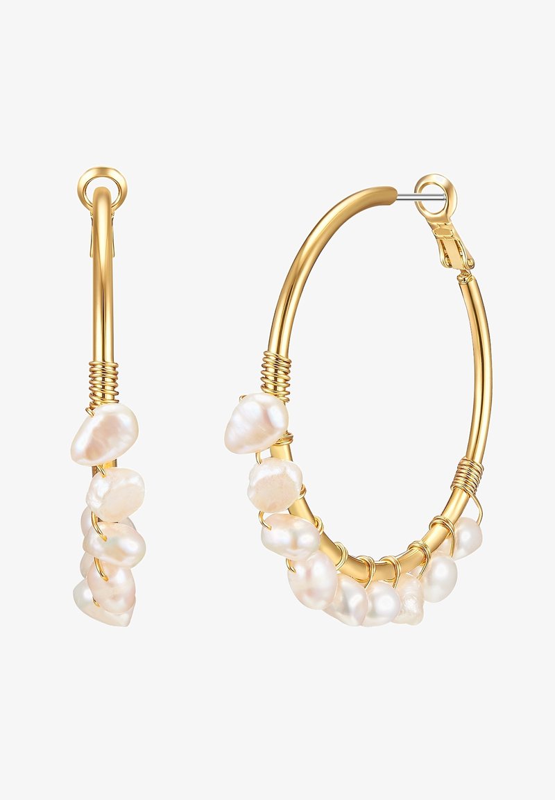 Zlate obroče za ušesa, okrašene z belo perlo neenakih oblik, z žičnimi akcenti in varnim zapiralom za enostavno nošenje.