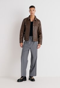 Levi's® TRUCKER - Veste en similicuir - saddle