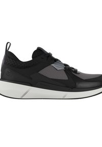 Czarne buty sportowe z meshową cholewką, kontrastującymi teksturami, szarymi akcentami i białą śródpodeszwą. Posiadają sznurówki i pętelkę na pięcie.