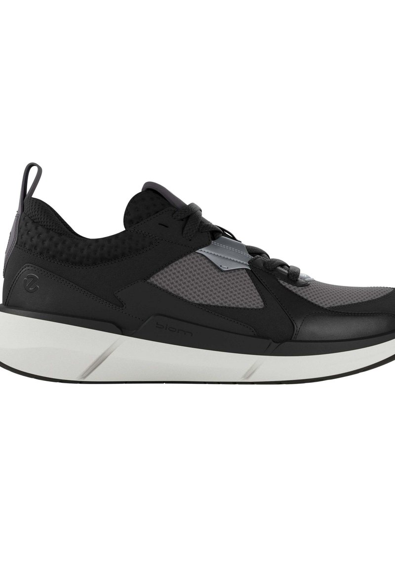 Schwarzer Sportschuh mit einem Obermaterial aus Mesh, kontrastierenden Texturen, grauen Akzenten und einer weißen Mittelsohle. Verfügt über Schnürsenkel und einen Zuglaschen an der Ferse.