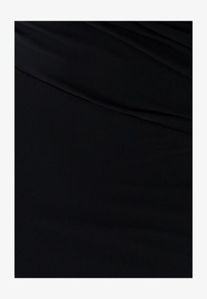 Juodas audinys su tekstūrizuota, tinkle primenančia struktūra, pasižymintis subtiliais pūskiais ir lygiu paviršiumi.