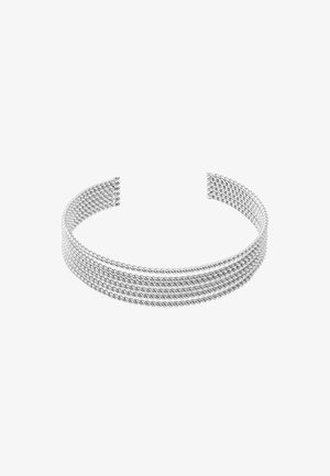 Srebrna bransoletka na nadgarstek z opuszczonym wzorem. Posiada cztery splecione pasma i otwarty, regulowany kształt. Gładka faktura.