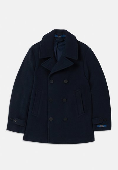 Námornícky modrý vlnený peacoat s dvojradovým zapínaním, veľkými klopami, dvoma bočnými vreckami a gombíkovými manžetami s označením značky.