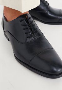 Call it Spring CARLISLE - Zapatos de vestir con cordones - black