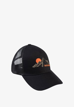 Cappello nero con lati in rete, visiera curva e un design ricamato di montagna e sole in arancione e beige. Presenta il nome del marchio "ROSSIGNOL."