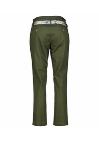 Olivgrüne Hose mit einem gemusterten Taillenbund, ausgestattet mit zwei Gesäßtaschen und geraden Beinen. Hergestellt aus strapazierfähigem Material.