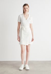 Lacoste Denné šaty - flour