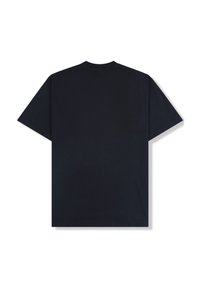 Czarna koszulka z krótkim rękawem, bezszwowy okrągły dekolt, wykonana z gładkiej bawełnianej tkaniny, o prostym i czystym wzorze, bez widocznych logo ani wzorów.